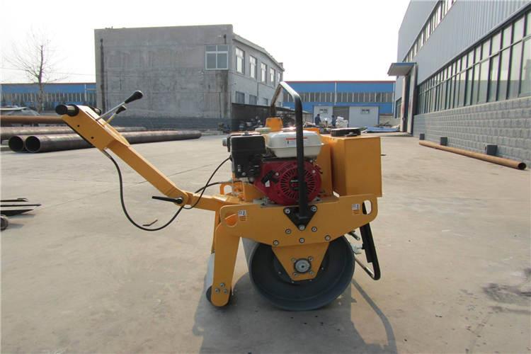 小型壓路機使用柴油和汽油有哪些區(qū)別？